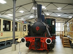 Am Anfang stand natürlich der Dampf. Die "Hohemark" kann noch im Verkehrsmuseum der VGF besichtigt werden.