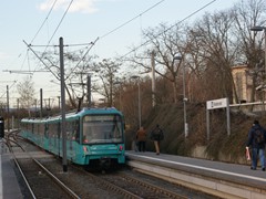 Die Linie U3 nimmt in Niederursel nicht den Abzweig den Riedberg hinauf. Auch wenn am Südbahnhof ein Kurs der Linie U3 zu einem Kurs der Linie U8 wird.