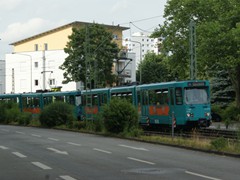 Ein Zug der Linie U6 wendete am Gleiswechsel "Am hohen Weg" Strecke der Linie U7