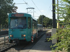 Ein Zug Richtung Ostbahnhof auf dem Gleiswechsel.
