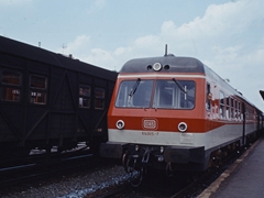 Aus dem VT 624 wurde der VT 614 005-7. Hier fast noch fabrikneu.