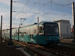 Dieser Zug der Linie U8 hat die Station Riedberg verlassen und fhrt in die Wendeanlage.