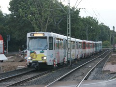 Hier einer der letzten Planzge, die die alte Station "Fischstein" anfahren.
2010 wurde die Station mit Hochbahnsteigen versehen.