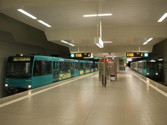 Die Station Ostbahnhof. Der U-4 Wagen Zug ist hier nur Gast.
Ende