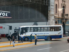 Lima hat auch normale stdtische Busse.