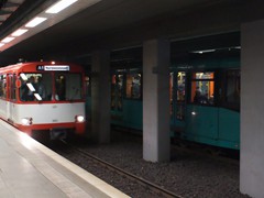 Der Jubiläumszug in der Station Eschenheimer Tor