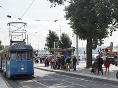 Wagen 333 fährt in die Station Nybroplan ein