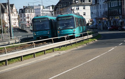 Gleiche Perspektive 2020,- weniger spektakuläre Begegnung auf Chip gebannt. "Dank" Corona Pandemie ist im Frühjahr 2020 wenig Auto Verkehr zu beobachten.