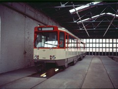 Auf O folgt P. Die Eierlegendewollmilchsau wurde als Straßenbahn und als U-Bahnwagen eingesetzt. Hier 702 fabrikneu.