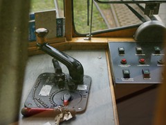 Im Vordergrund die Signalanlage der eingleisigen Strecke,- der Signalstab.