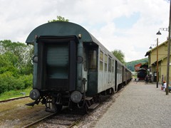 wieder vor den Zug gesetzt wird ud die Rückreise nach...