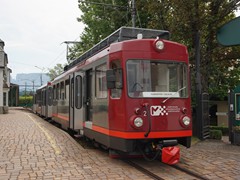 Warten auf Fahrgäste in Oberbozen