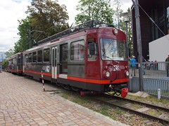 Rechts erkennt man die Bergstation