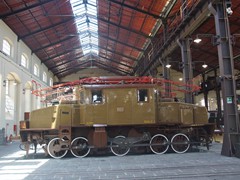 Die FS E 551 ist eine Drehstromlokomotive