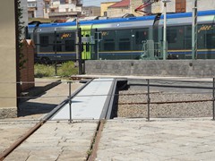 Die Einfahrt für Schienenfahrzeuge