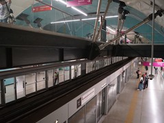 ...und ist mit Bahnsteigtüren ausgestattet