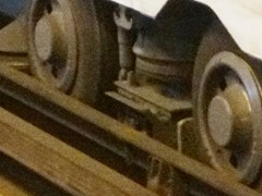 Hier die Gummireifen