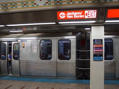 ...zum Bahnsteig der "Red Line"