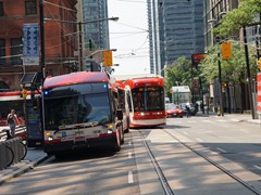 Bus blockiert Bahn am "Unionstation Loop"