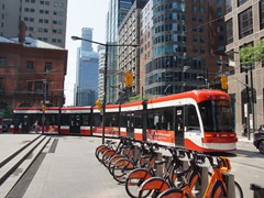 Bus hat die Pause beendet.