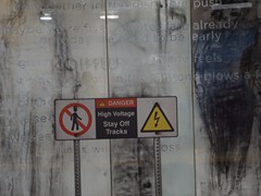 Der Strom kommt über die Stromschiene