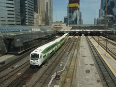 Dosto Zug der bestehend aus GO Transit Series II Bilevel cars