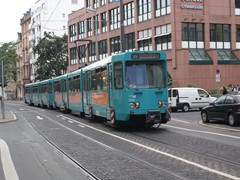 Musterschule mit Bahn