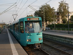 Der Pt Wagen anlässlich einer Sonderfahrt an der Station "Industriehof". Deutlich zu erkennen ist die Lücke zum Bahnsteig.....