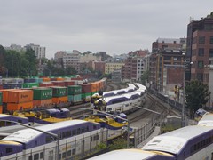 An der Station Waterfront warten die Züge auf ihren Einstz in der HVZ