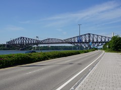 Zum Abschluss die "Québec Bridge" die den Sankt Lorent Stom bei Quebec überspannt und auch dem Eisenbahnverkehr dient