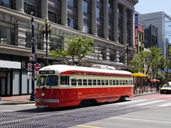 Wagen 1050 in der Market Street unterwegs