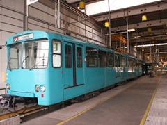 Auch U-2 Wagen werden noch repariert.