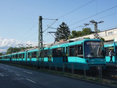 ...es lassen sich so 100 Meter lange, durchgehende Züge bilden. 