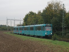 Die Betribsstrecke verschwenkt dann wieder zur Heerstraße. Hier ein Schleppverband.