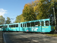 Die Strecke quert dann die Heerstraße.....