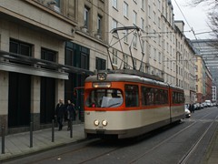Die sog. "Fußballschleife" durch die Nidda Straße ist auch so eine Betriebsstrecke. Sie dient dem Wenden der Linie 20 und auch als Umleitungsstrecke.