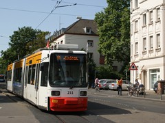 Wagen 211 ein 6xNfGlTwZR Richtung Gaugasse fahrend