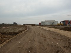 Wir haben nun die Brücke in östlicher Richtung überquert und schauen Richtung Riedberg