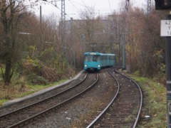 Hier ist die alte Streckenführung Richtung Abzweig gut zu erkennen