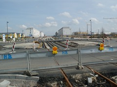 Die aber rasch geschlossen wird.