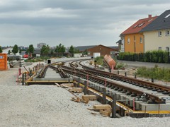 Es werden Weichen eingebaut, es wird betoniert.