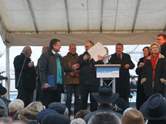 ...und endlich die Übergabe der Betriebserlaubnis des RP an dei VGF