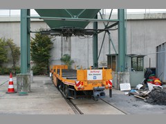 Nein, dies ist kein Schotterwagen unter dem Schotterbunker.