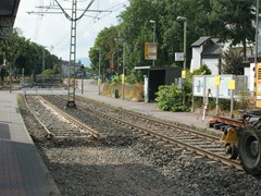 Am Samstag ist der Einbau des Gleiswechsels bereit in vollem Gange.