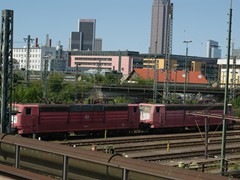 E 181 224-7 181 203-1 Pärchen in verblasstem orientrot Z gestellt im Vorfeld Hpbf Ffm