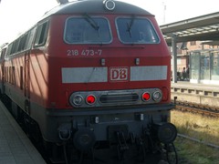 218 473-7 mit zwei Schwestwen in Husum