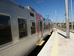 Auch hier,- ausfahrbare Tritte um die Distanz zum Bahnsteig zu überwinden.