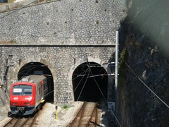 ..um gleich im Tunnel zu verschwinden der zur Station ....