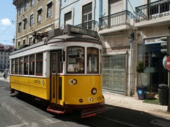 ...gefolgt von der Linie 28...