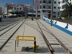 Einfahrt in die Endstation Praia das Maçãs.... 